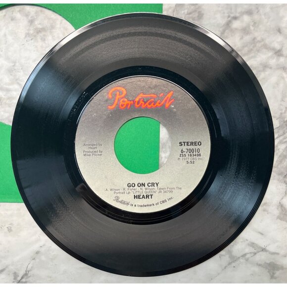 Heart Kick it Out / Go On Cry 45 Classic Rock 70s Vinyl Portrait Records VG+ - Picture 6 of 6